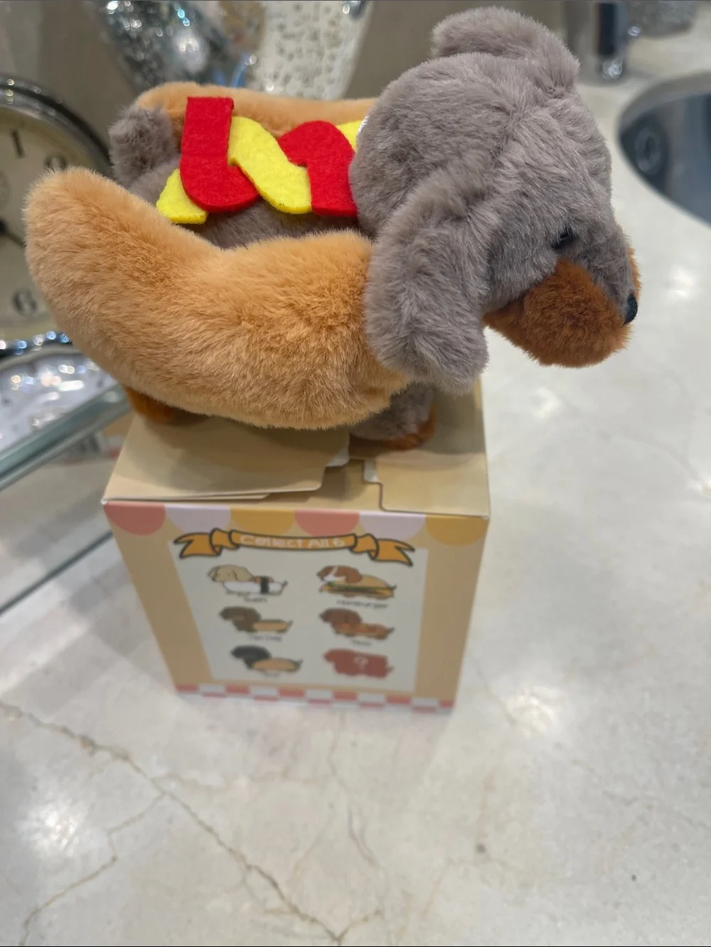 New rare! Sassy woof dachshund purse charm key chain blind box hotdog!